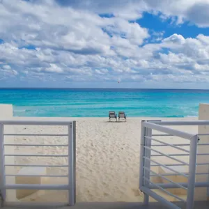 Departamento Sobre La Playa , Cancun Mexico